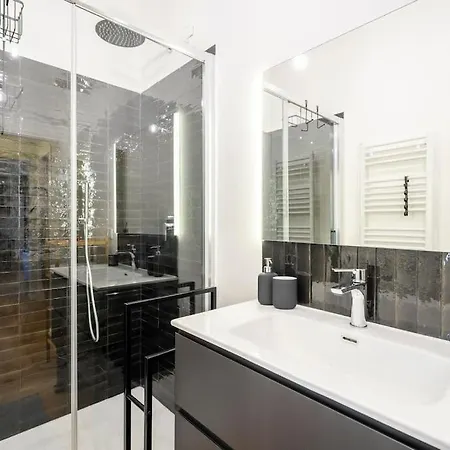 Anna - 5 Minuti Centro Storico - Moderno Daire *